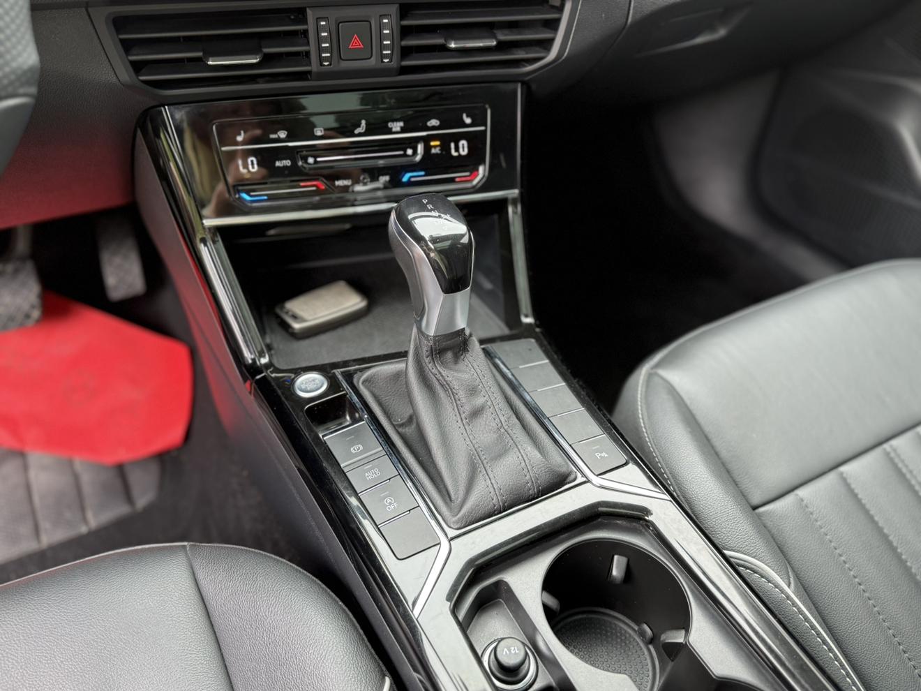 Volkswagen Passat (North America and China) 2022 thumb 11