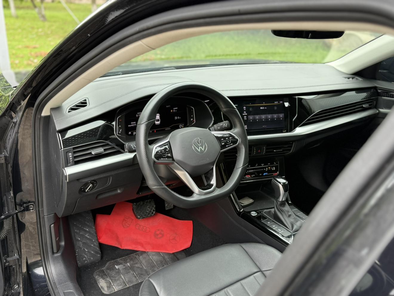 Volkswagen Passat (North America and China) 2022 thumb 12