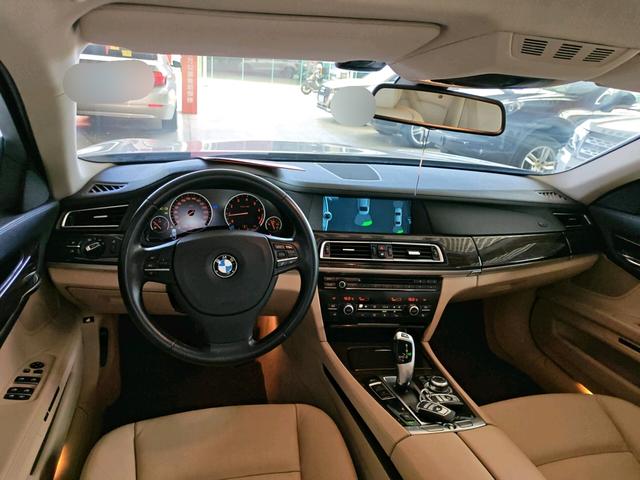 BMW 7 серии 2009 thumb 4