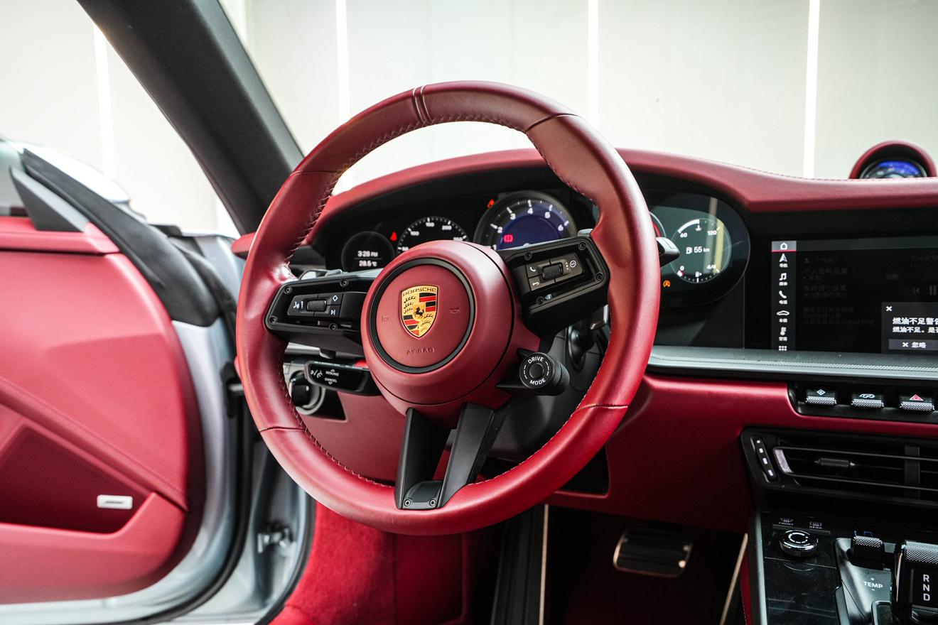 Porsche 911 2020 thumb 10