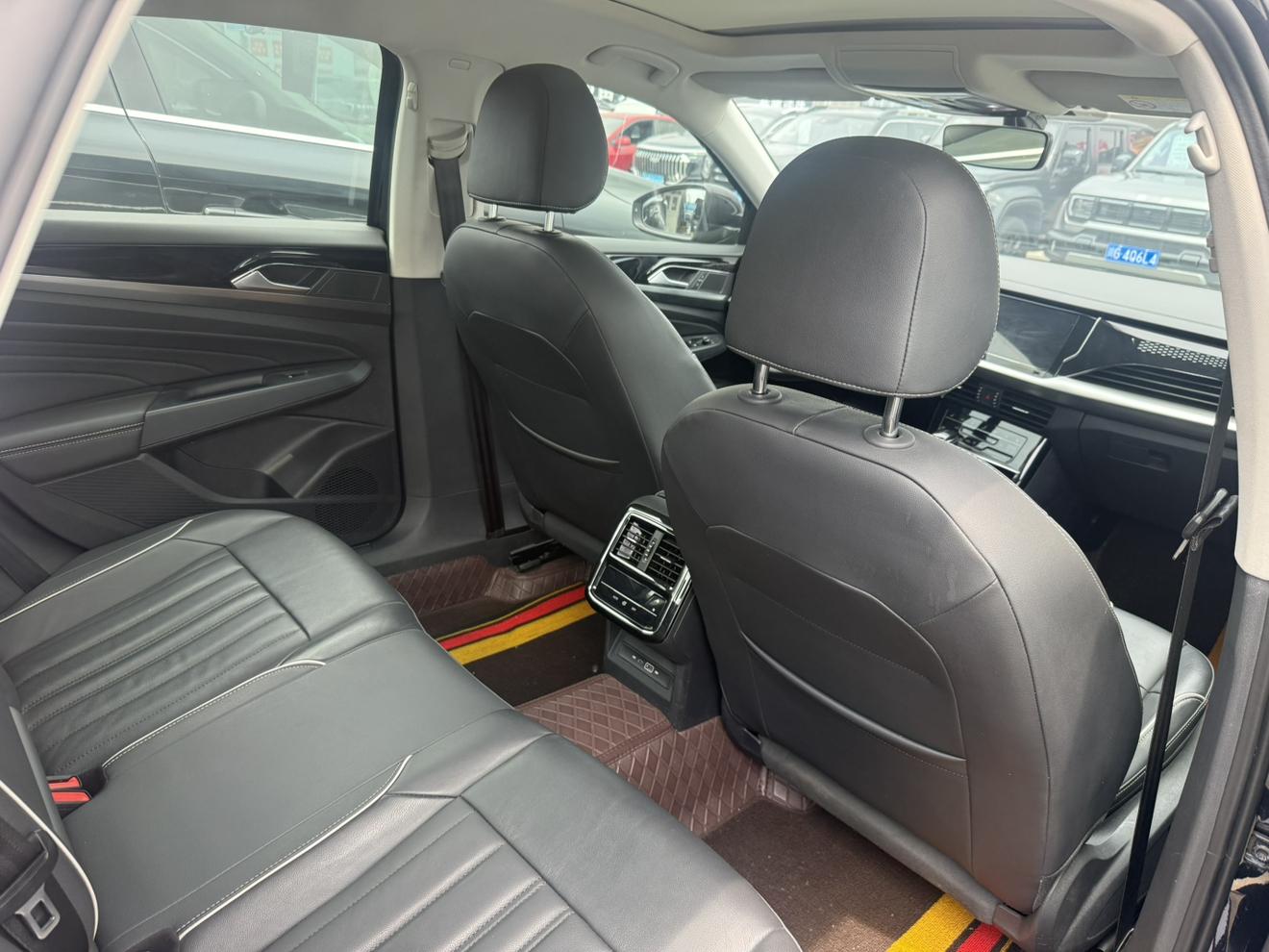 Volkswagen Passat (North America and China) 2023 thumb 8