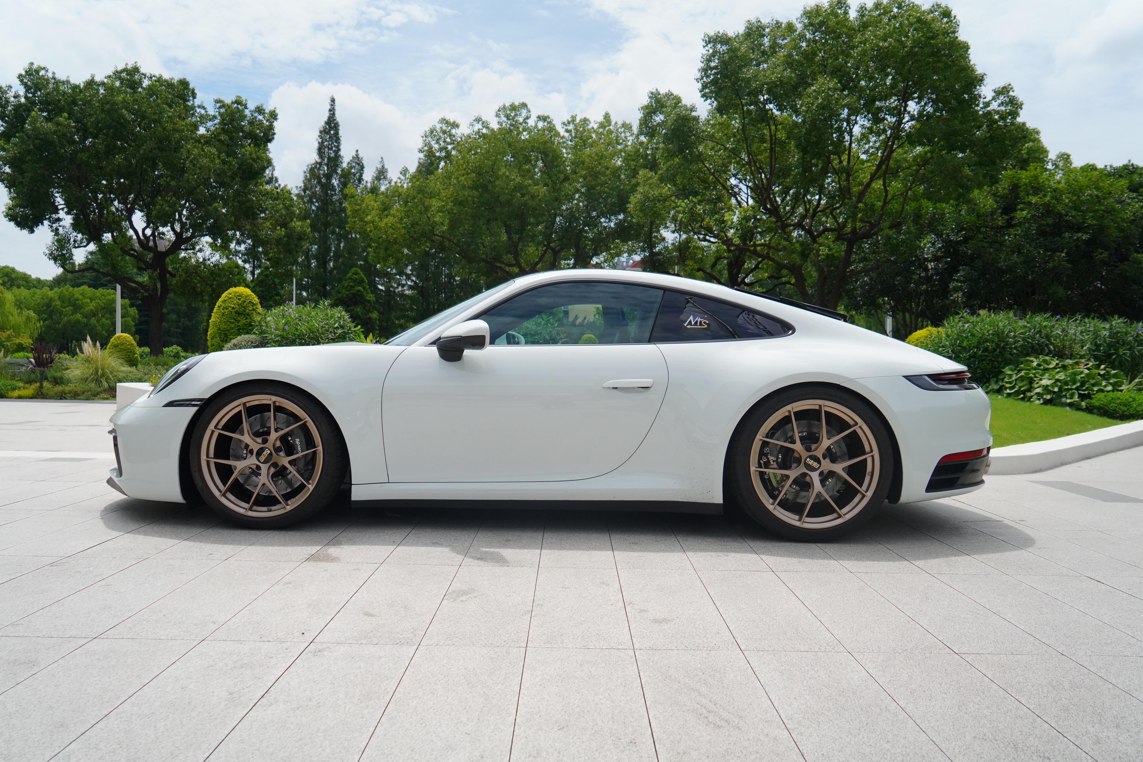 Porsche 911 2025 thumb 2