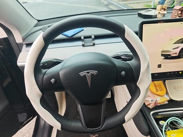 Tesla Model Y 2024 thumb 5