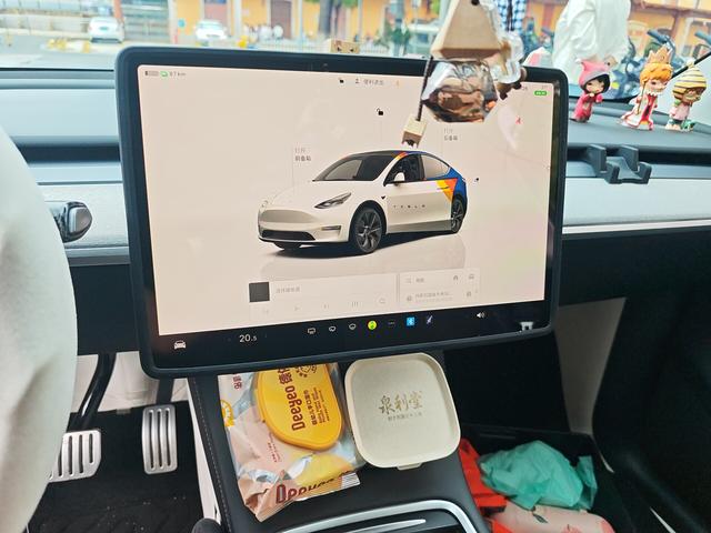 Tesla Model Y 2024 thumb 6