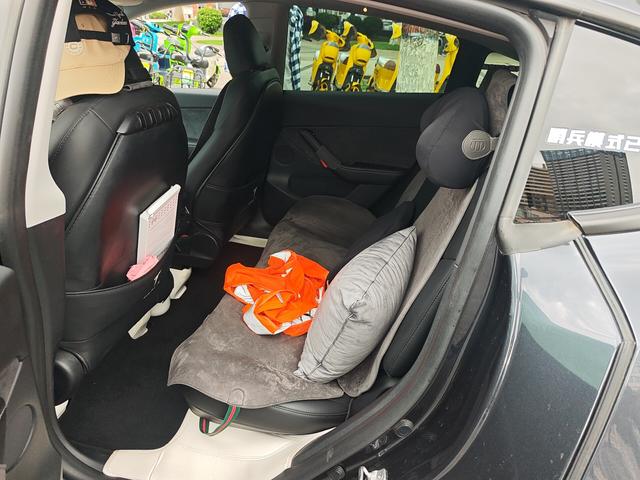 Tesla Model Y 2024 thumb 10