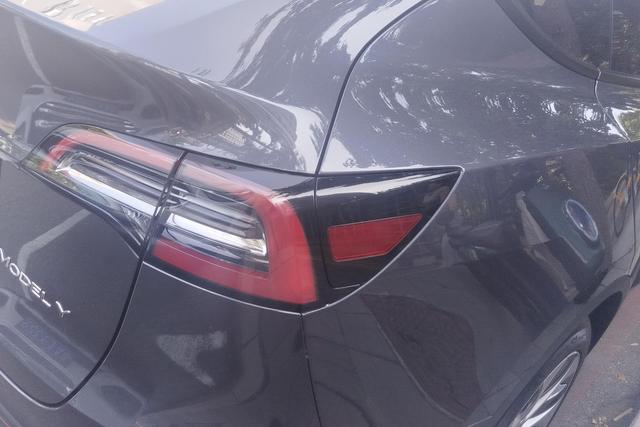 Tesla Model Y 2022 thumb 2
