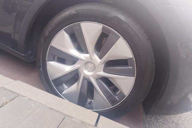 Tesla Model Y 2022 thumb 7