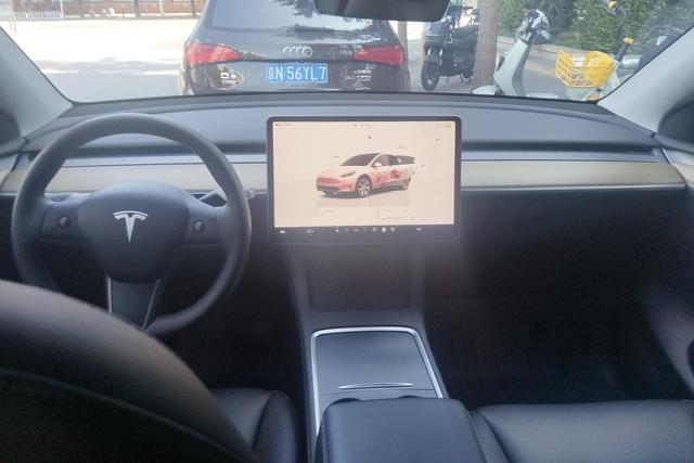 Tesla Model Y 2022 thumb 10
