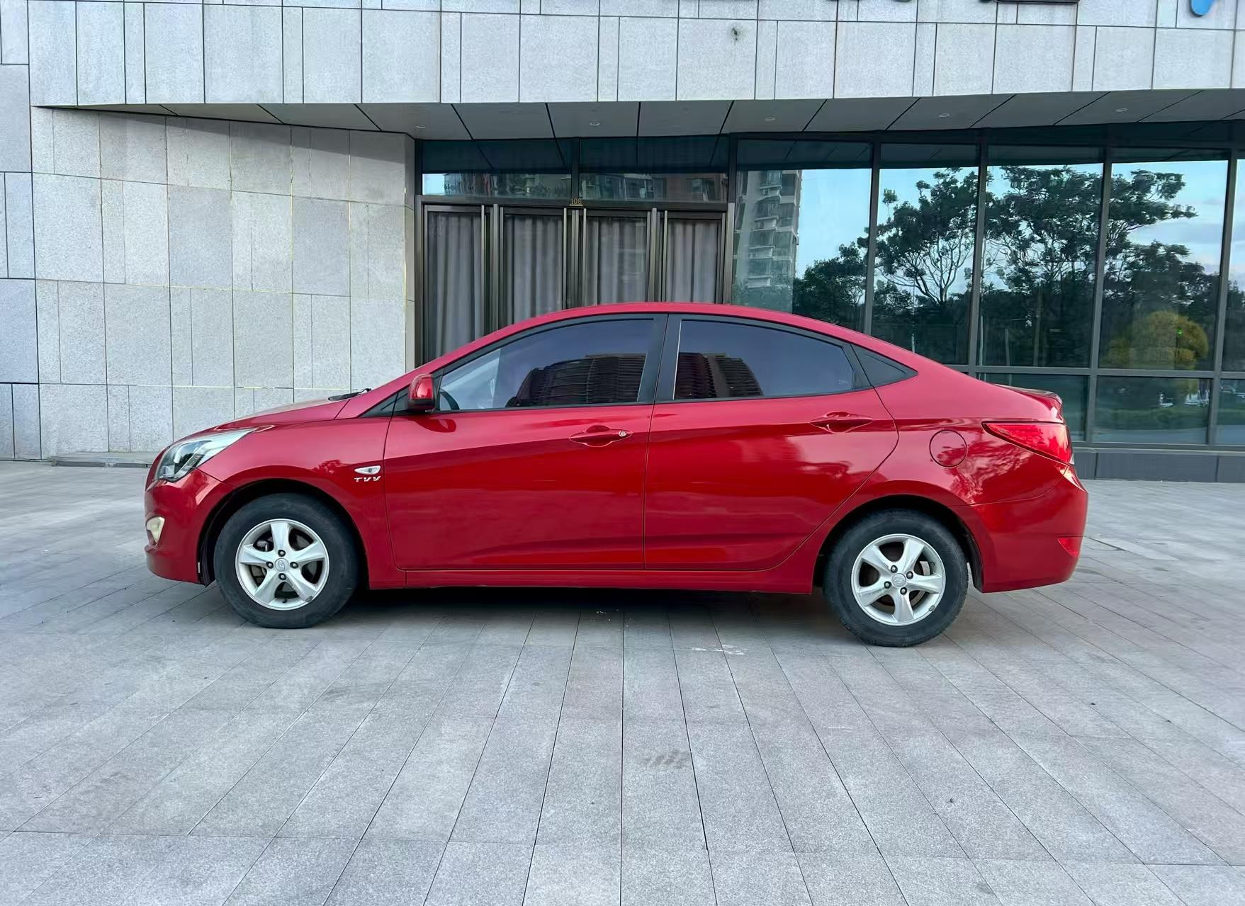 Hyundai Solaris 2014 thumb 2