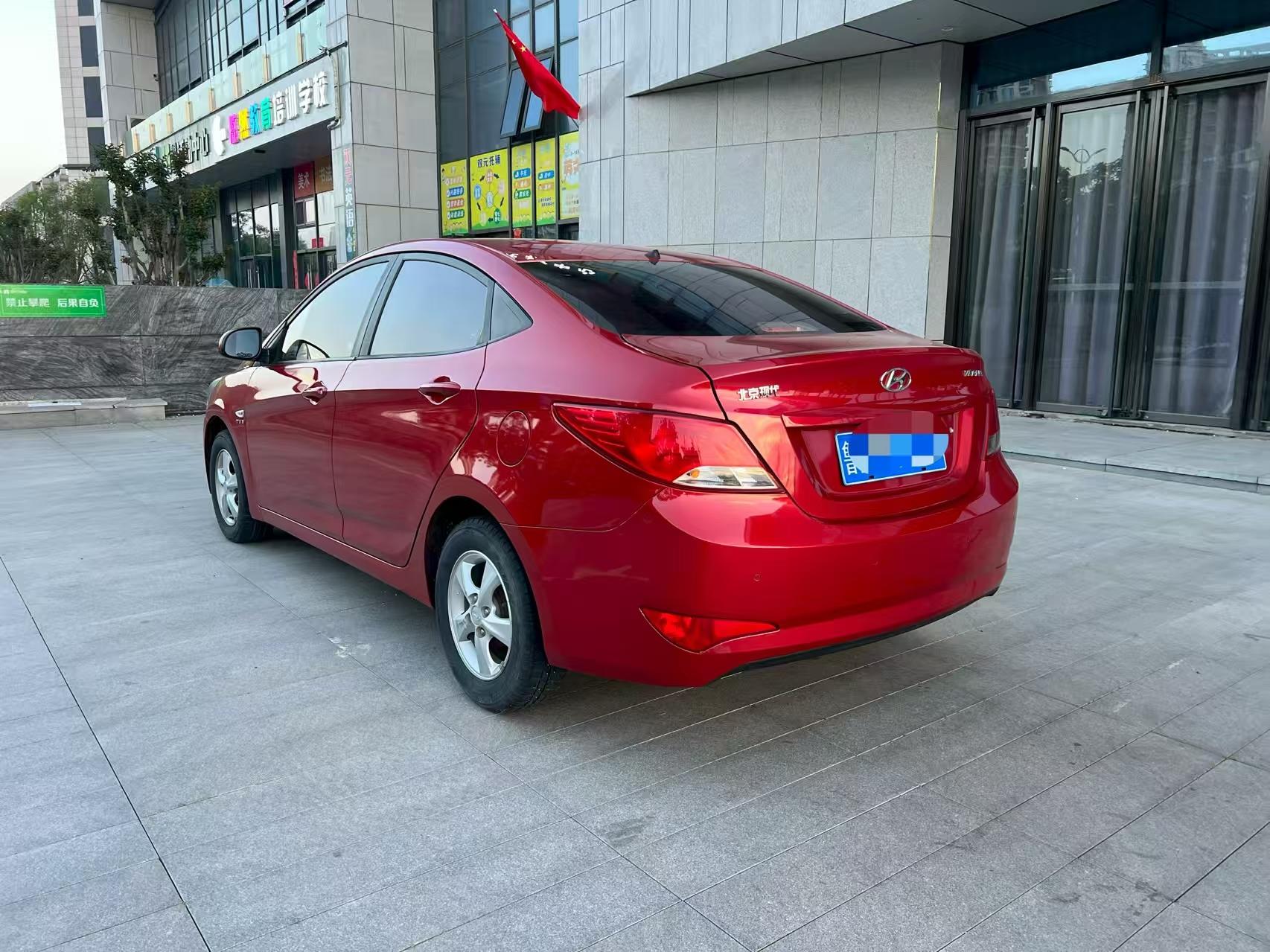 Hyundai Solaris 2014 thumb 3