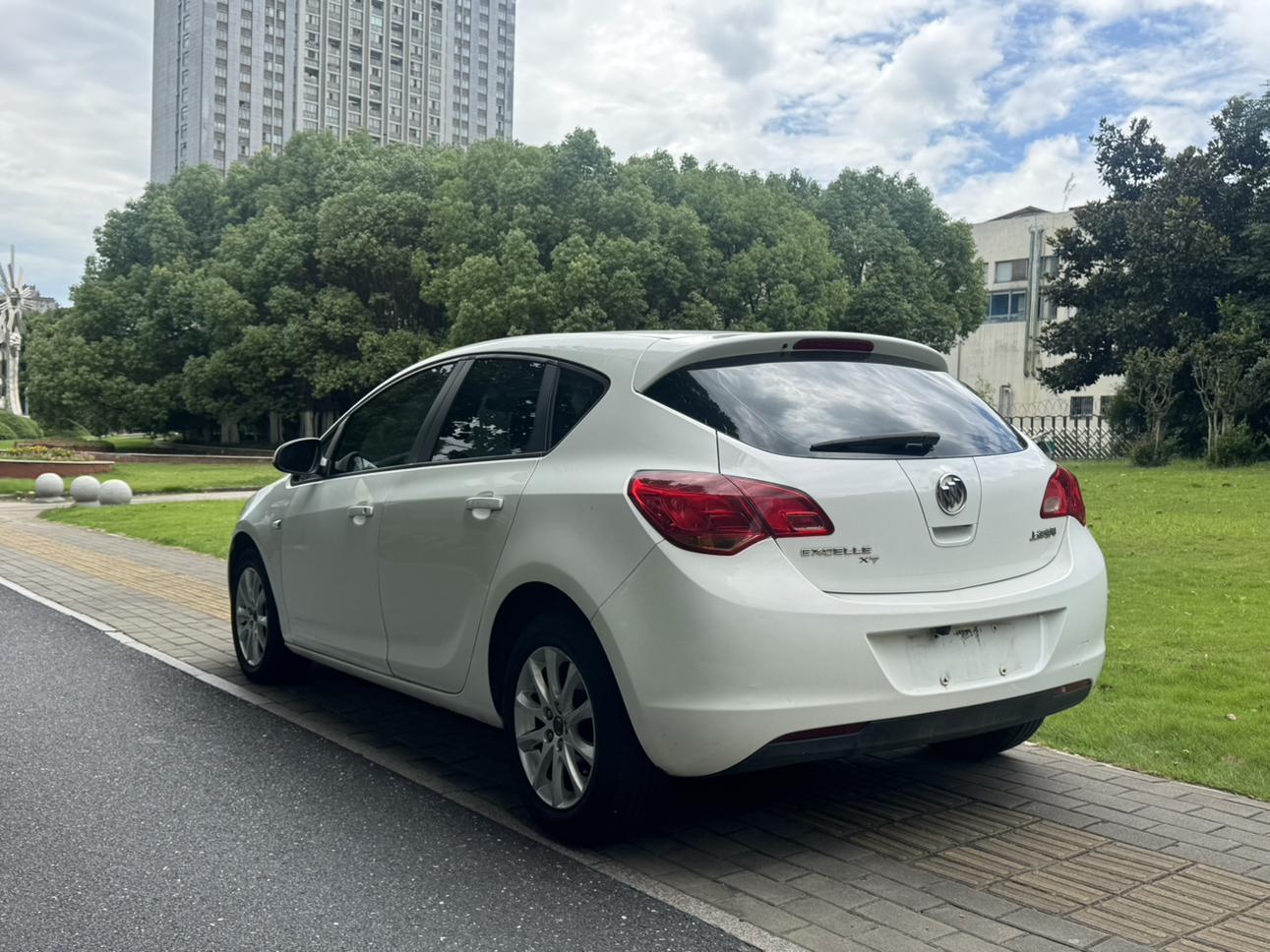 Buick Excelle 2012 thumb 2