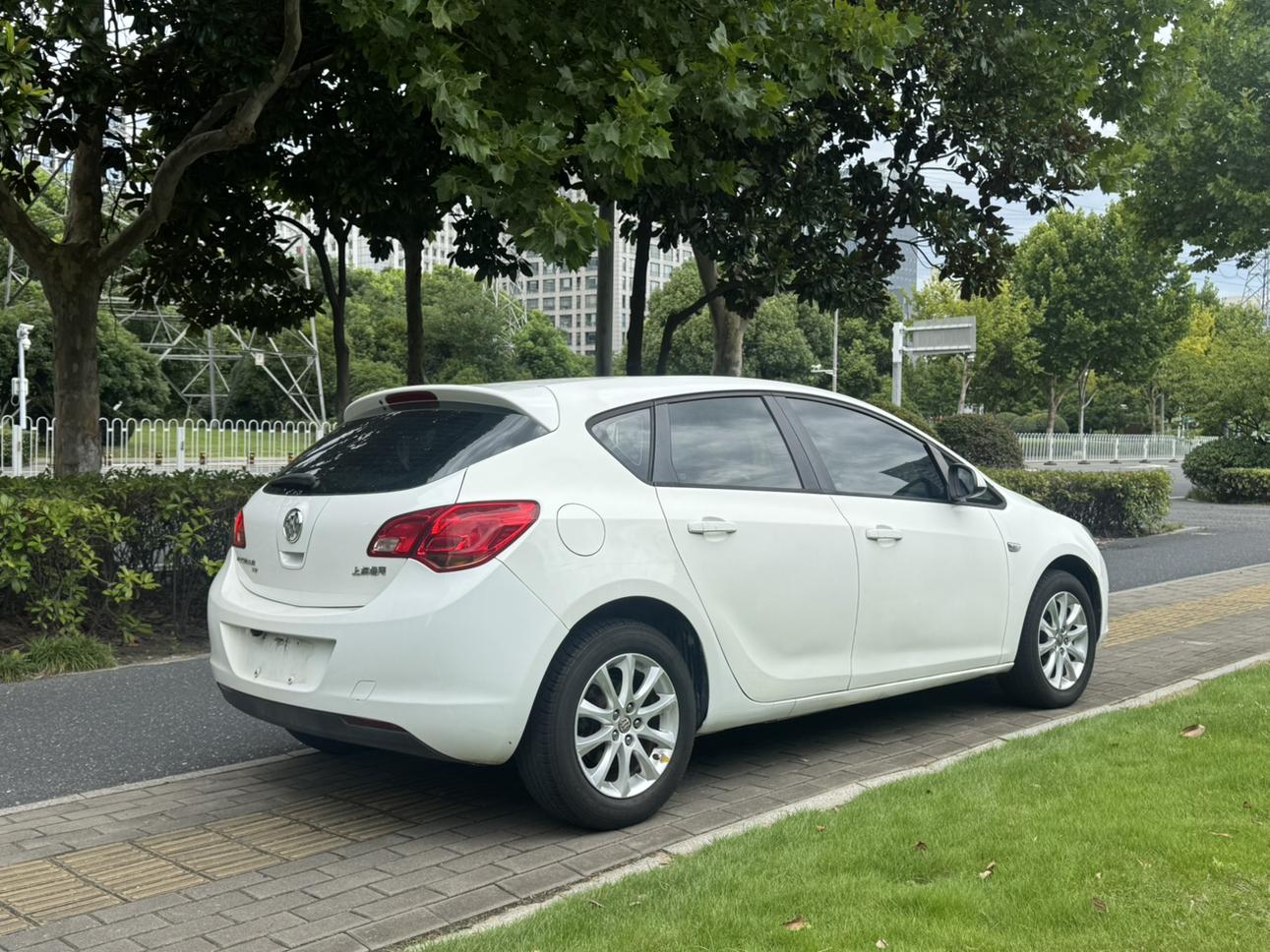 Buick Excelle 2012 thumb 4