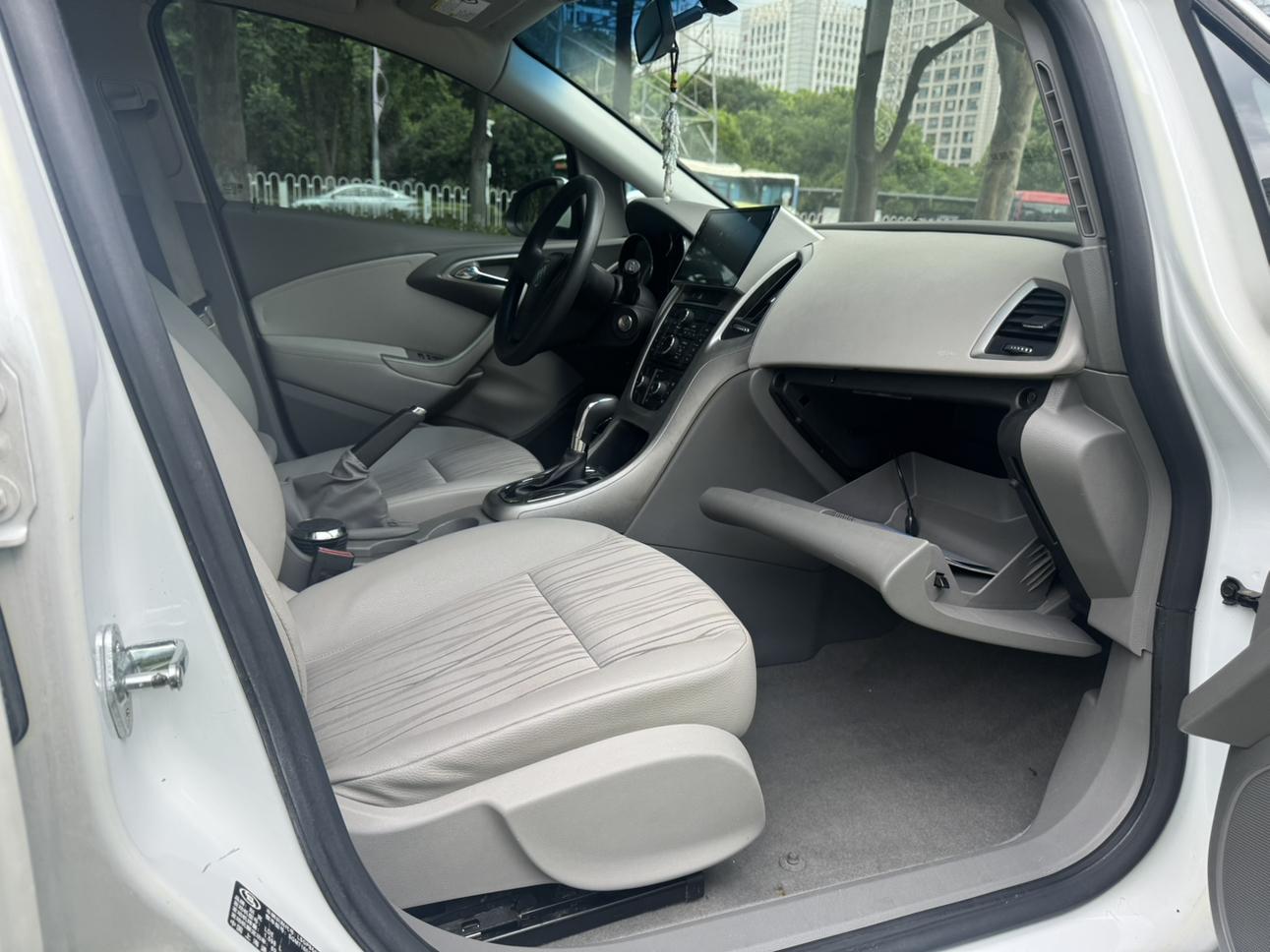 Buick Excelle 2012 thumb 7