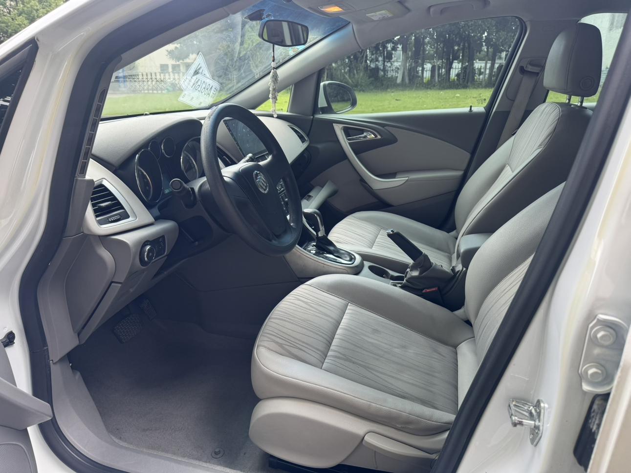 Buick Excelle 2012 thumb 9