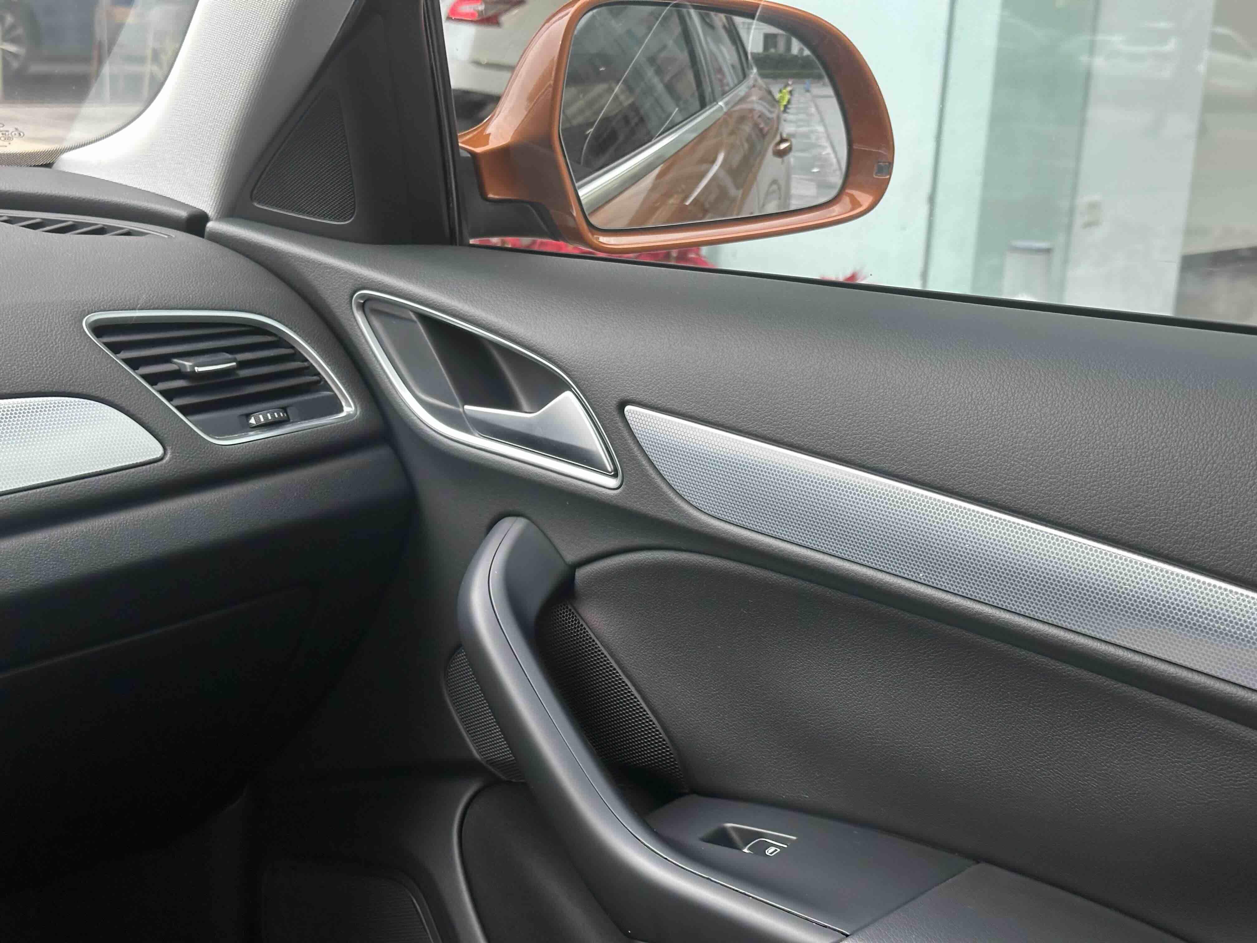 Audi Q3 2015 thumb 10