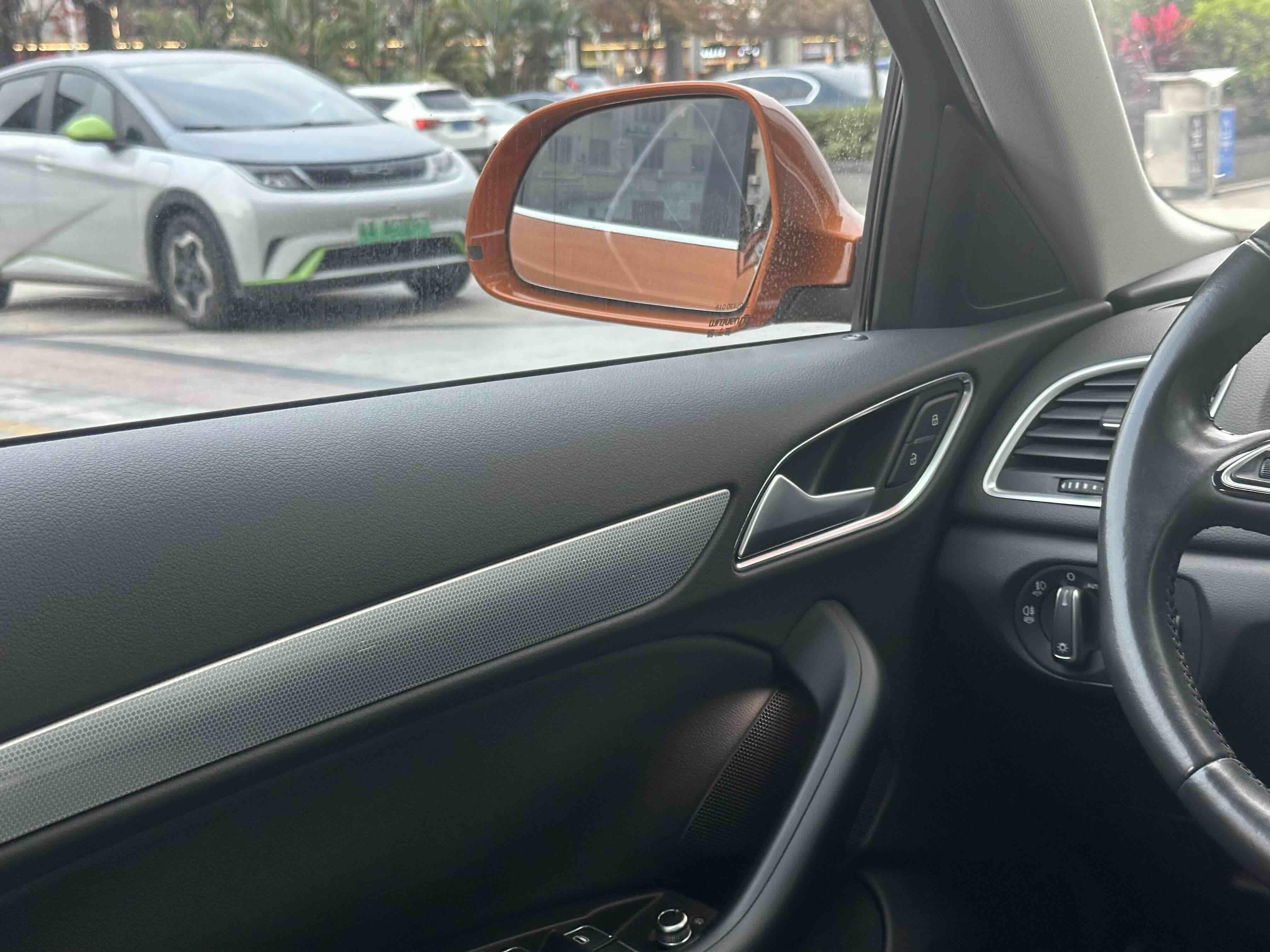 Audi Q3 2015 thumb 12