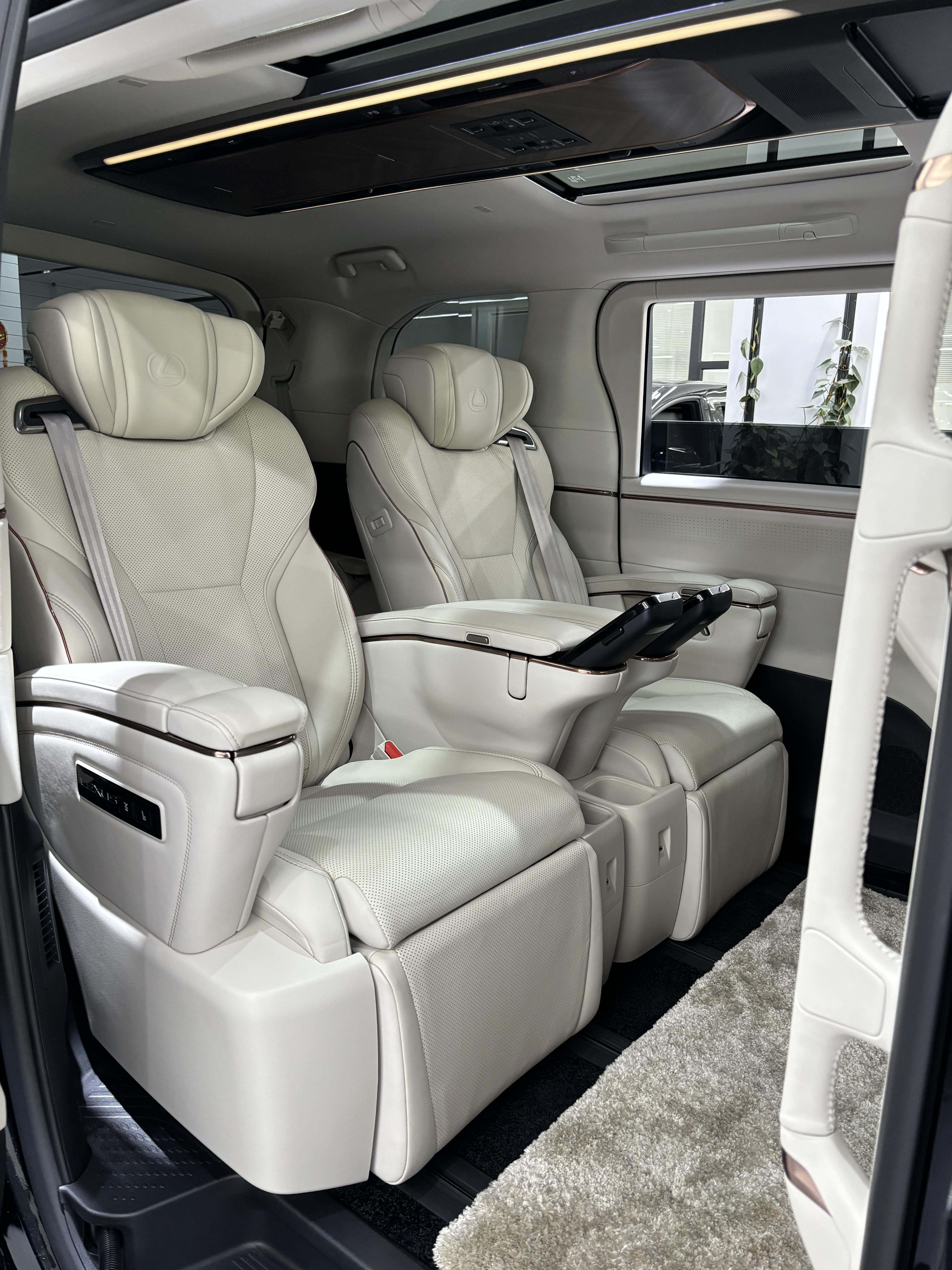 Lexus LM 2023 thumb 5