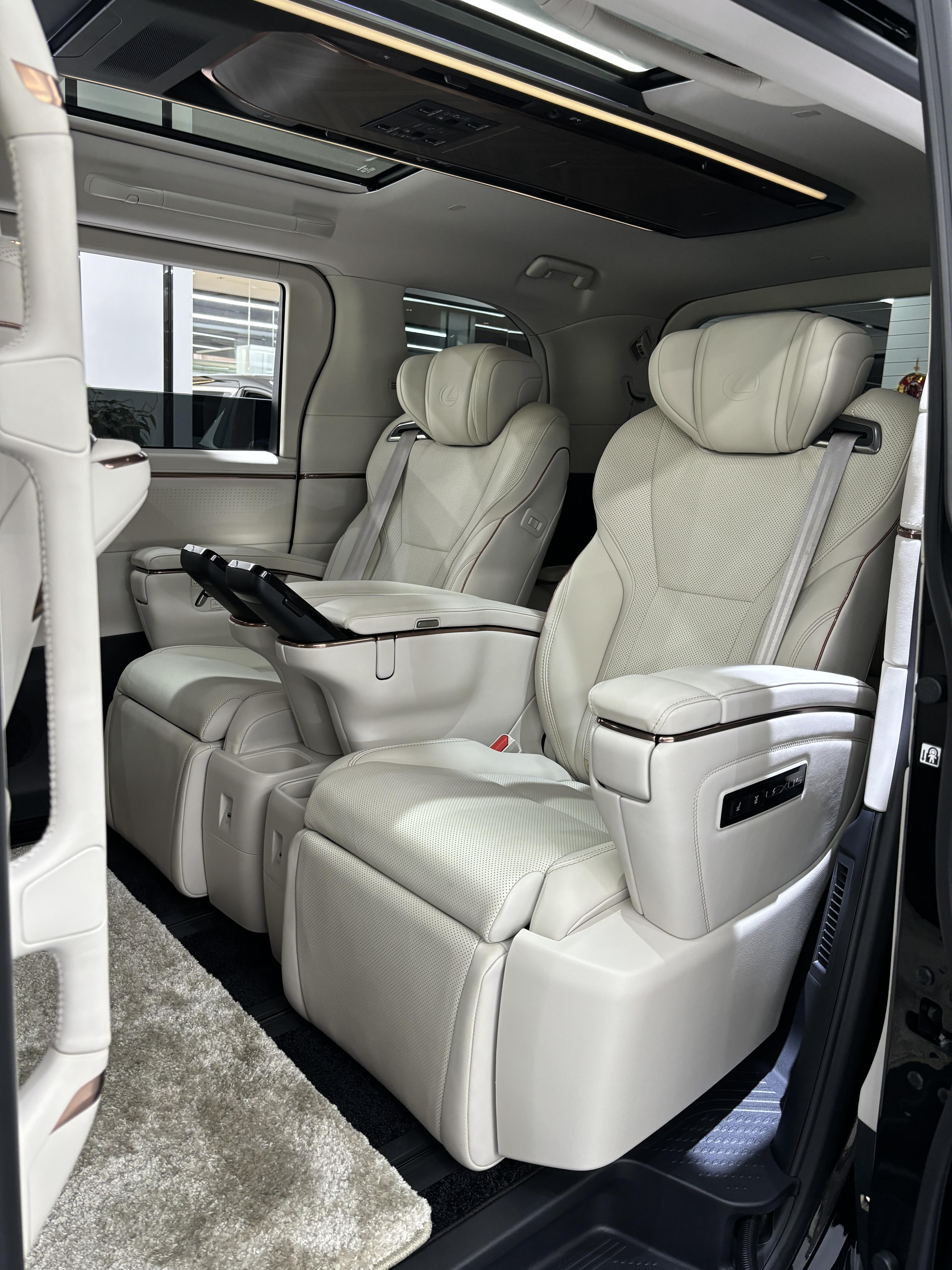 Lexus LM 2023 thumb 9