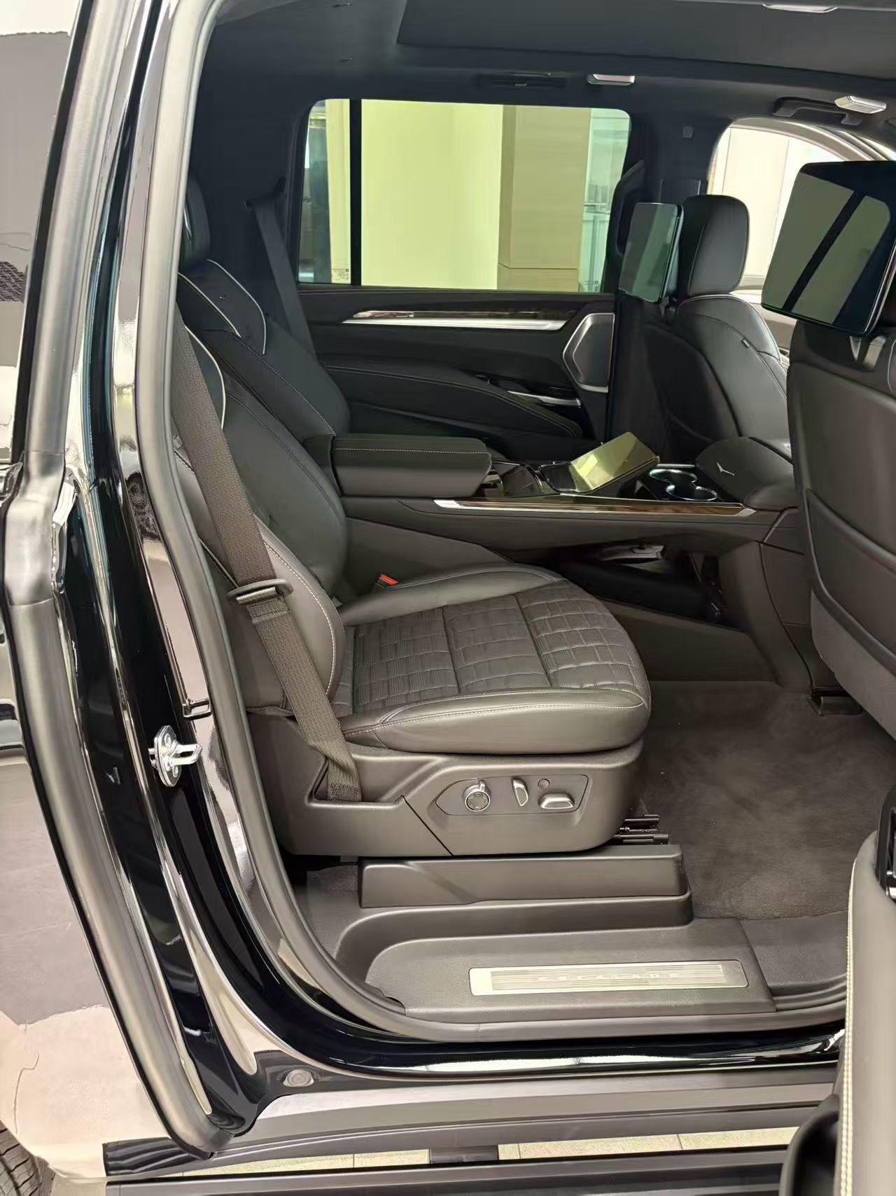 Cadillac Escalade 2026 thumb 3