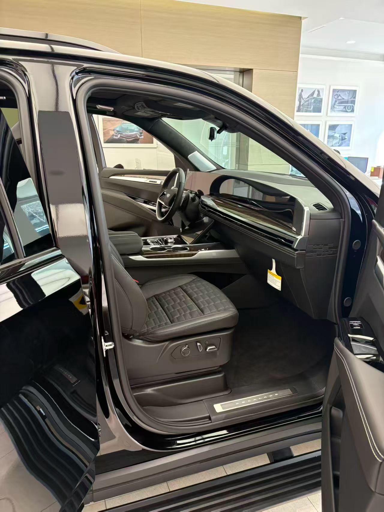 Cadillac Escalade 2026 thumb 12