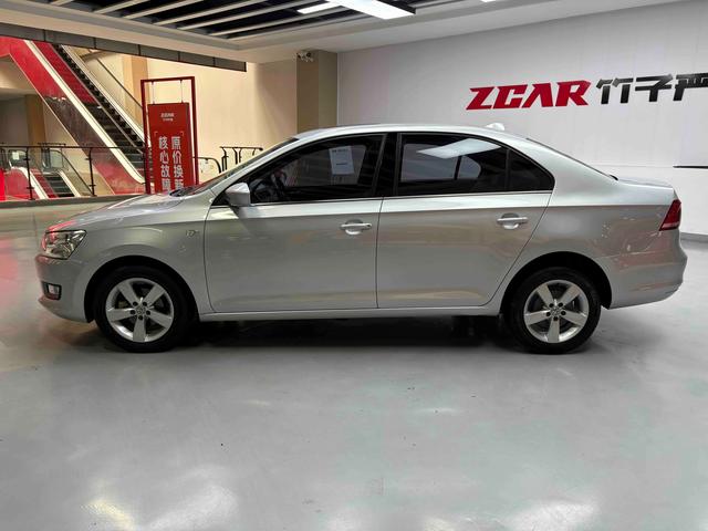 Volkswagen Santana 2015 thumb 2