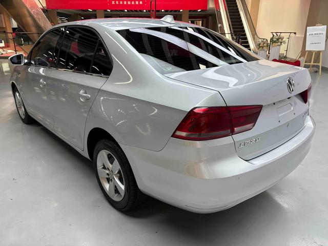 Volkswagen Santana 2015 thumb 3