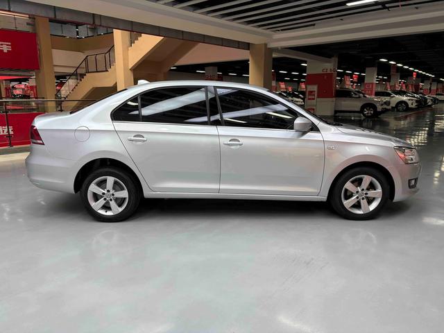 Volkswagen Santana 2015 thumb 6
