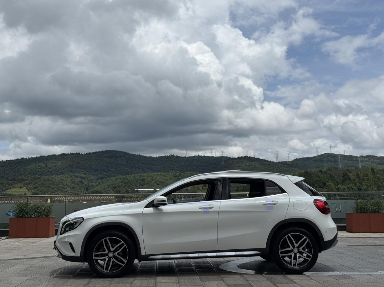 Mercedes-Benz GLA 2016 thumb 2