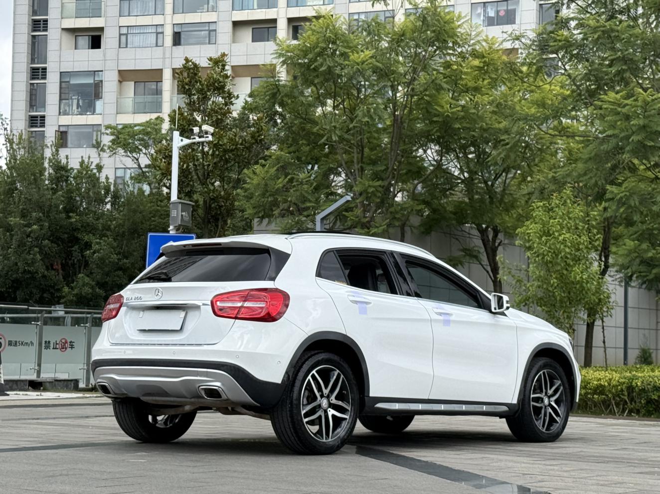 Mercedes-Benz GLA 2016 thumb 5