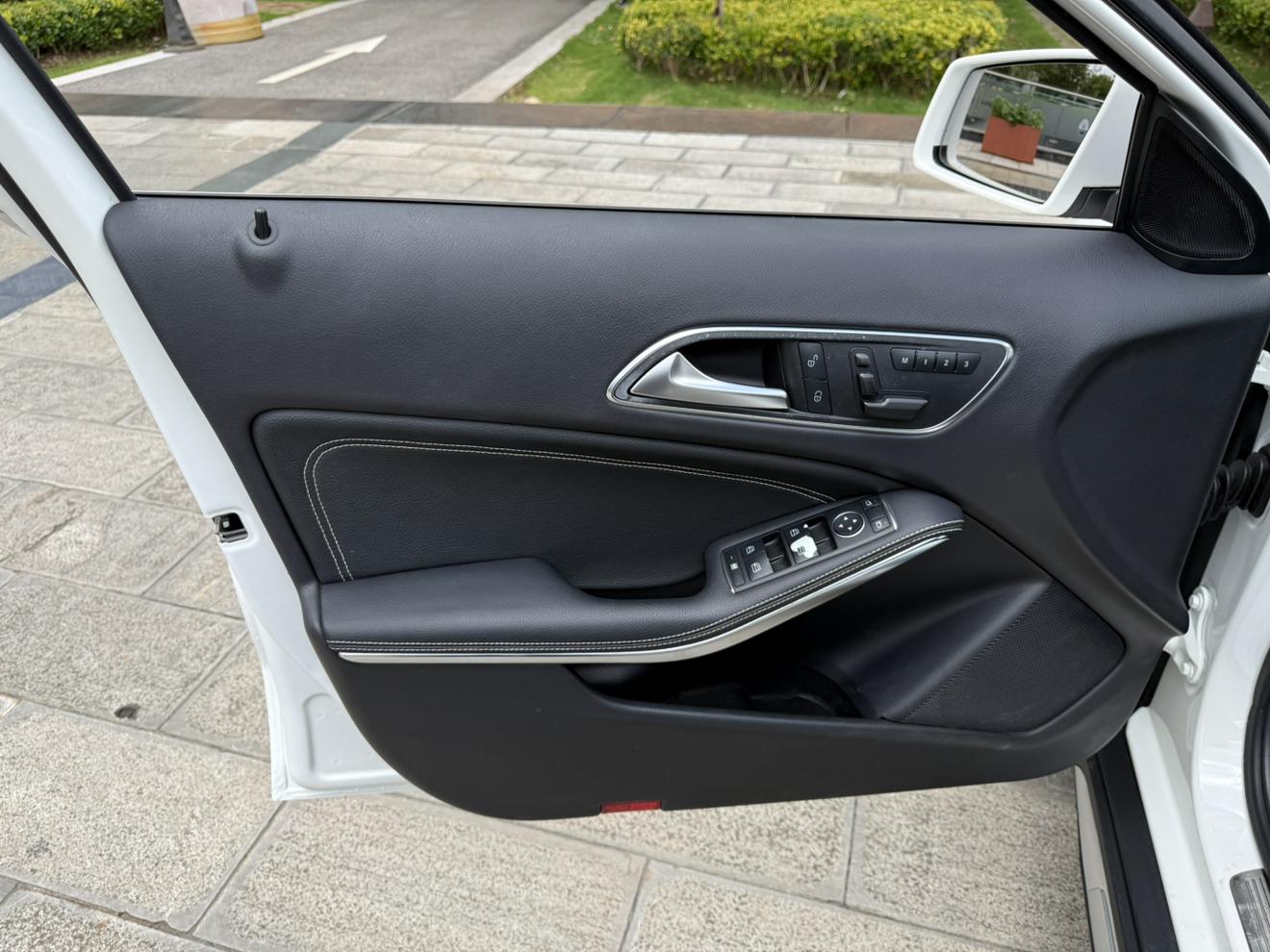 Mercedes-Benz GLA 2016 thumb 12