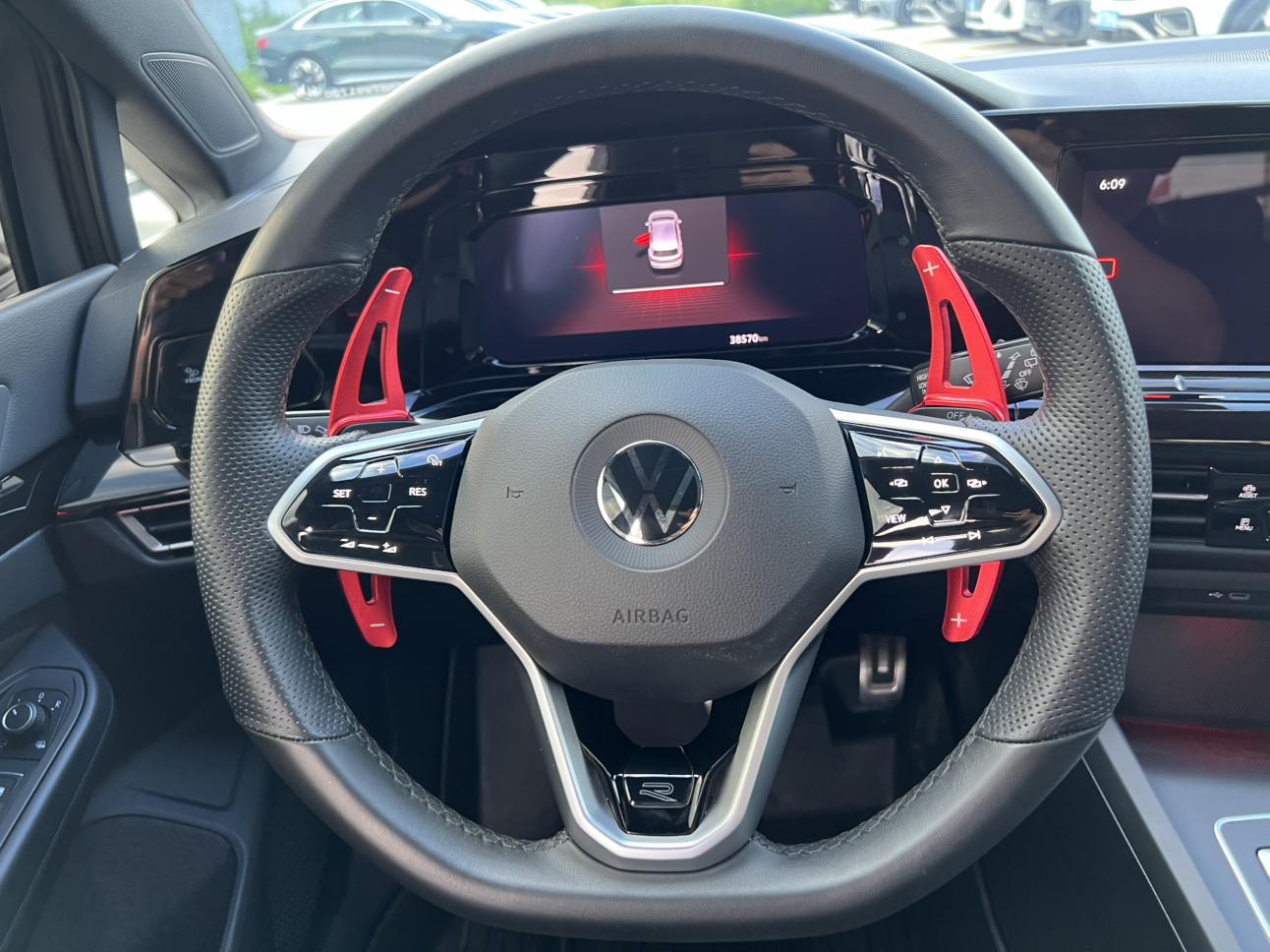 Volkswagen Golf Sportsvan 2023 thumb 11