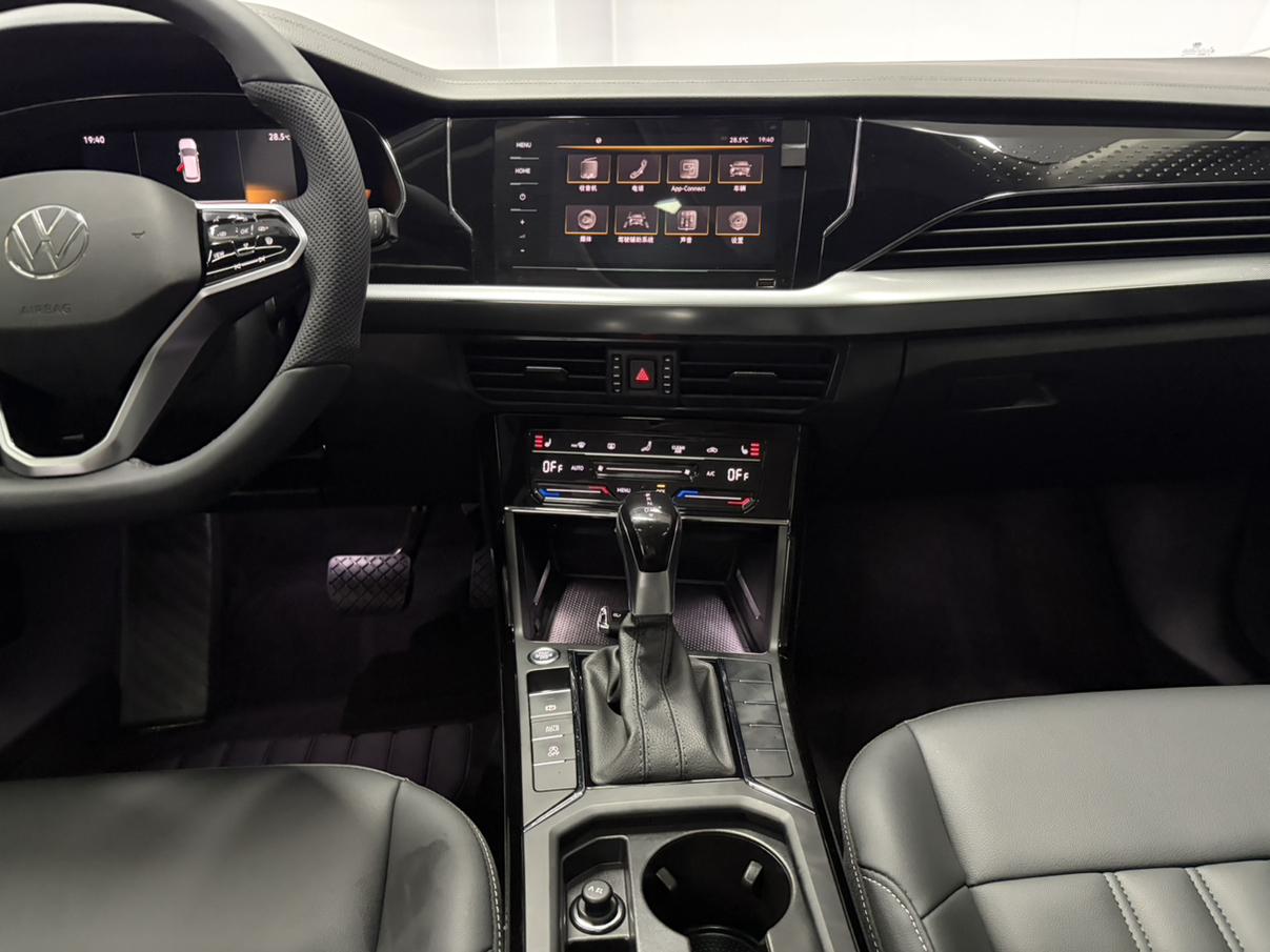 Volkswagen Passat (North America and China) 2022 thumb 6
