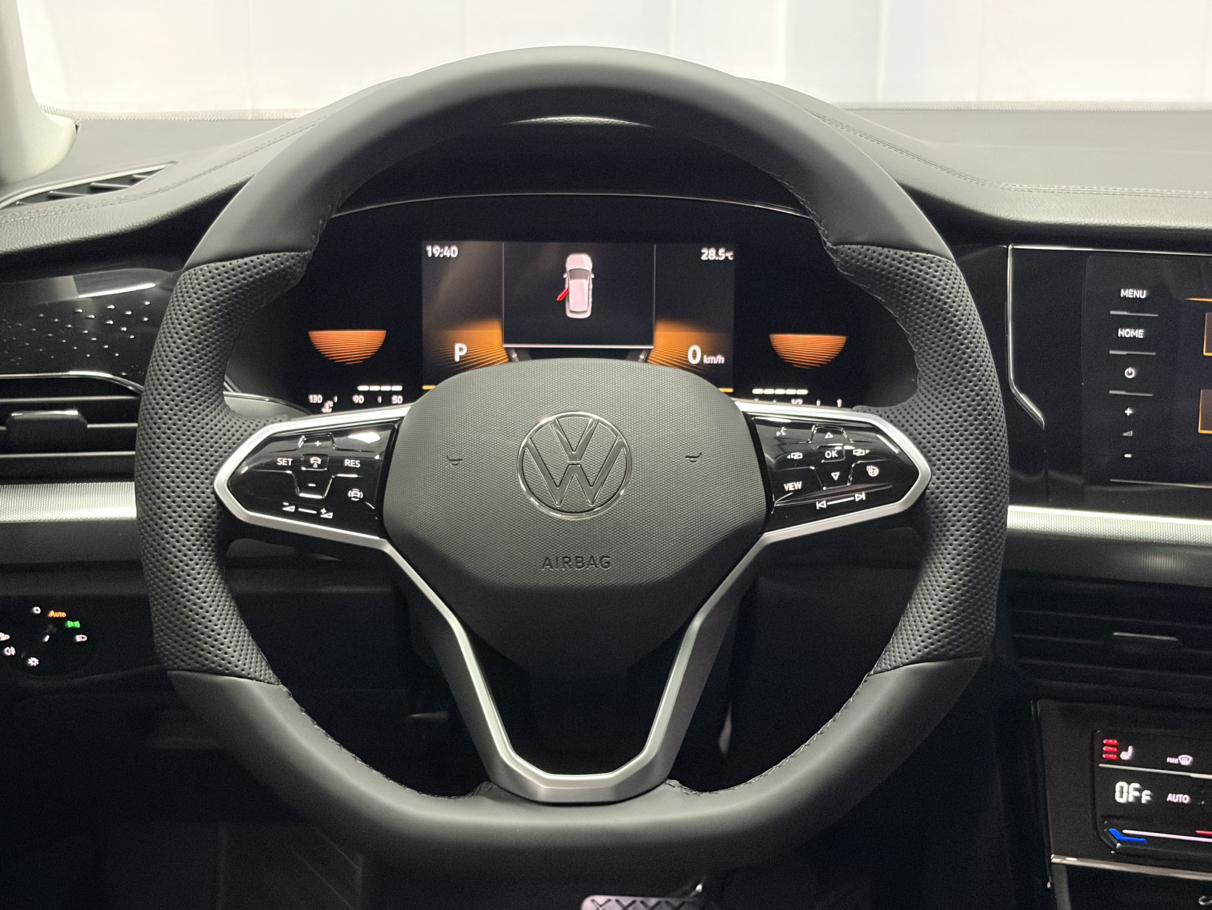 Volkswagen Passat (North America and China) 2022 thumb 10