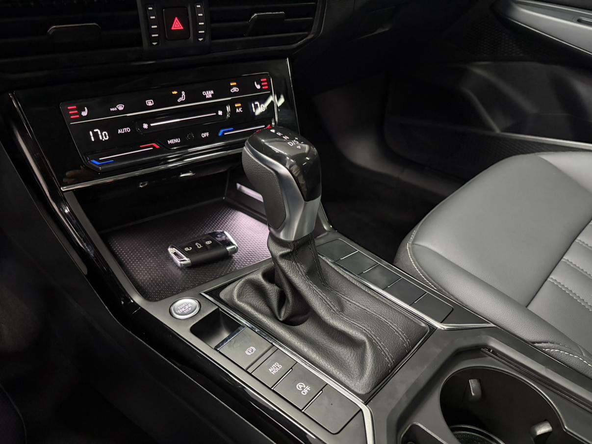 Volkswagen Passat (North America and China) 2022 thumb 11