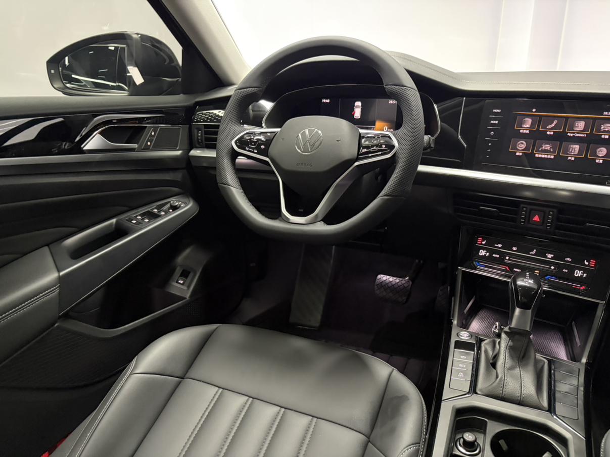 Volkswagen Passat (North America and China) 2022 thumb 12