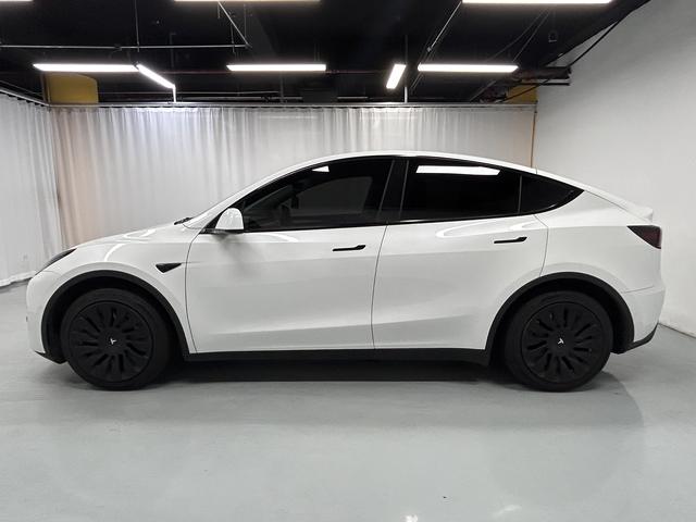 Tesla Model Y 2022 thumb 2