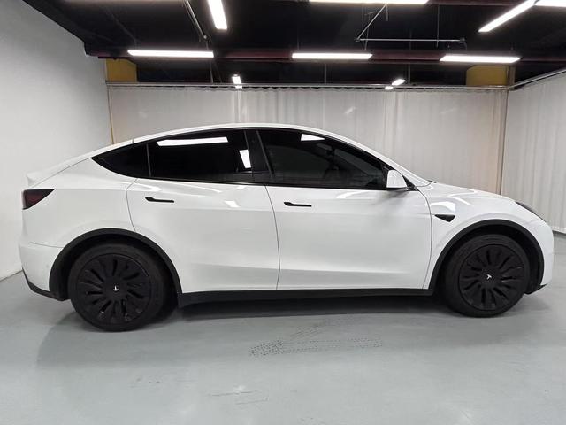 Tesla Model Y 2022 thumb 6