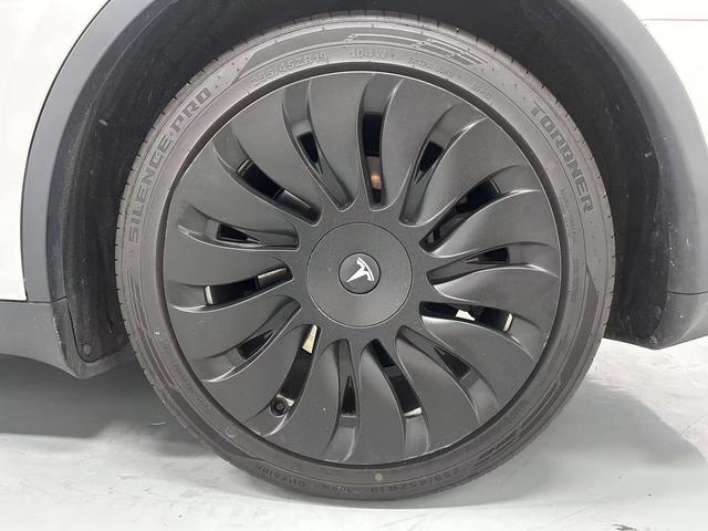 Tesla Model Y 2022 thumb 7