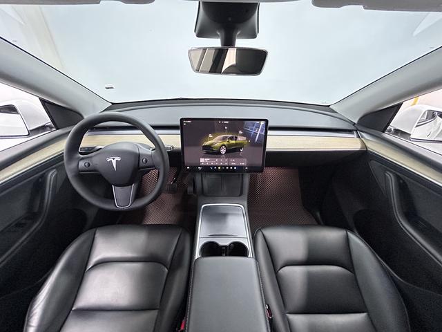 Tesla Model Y 2022 thumb 12