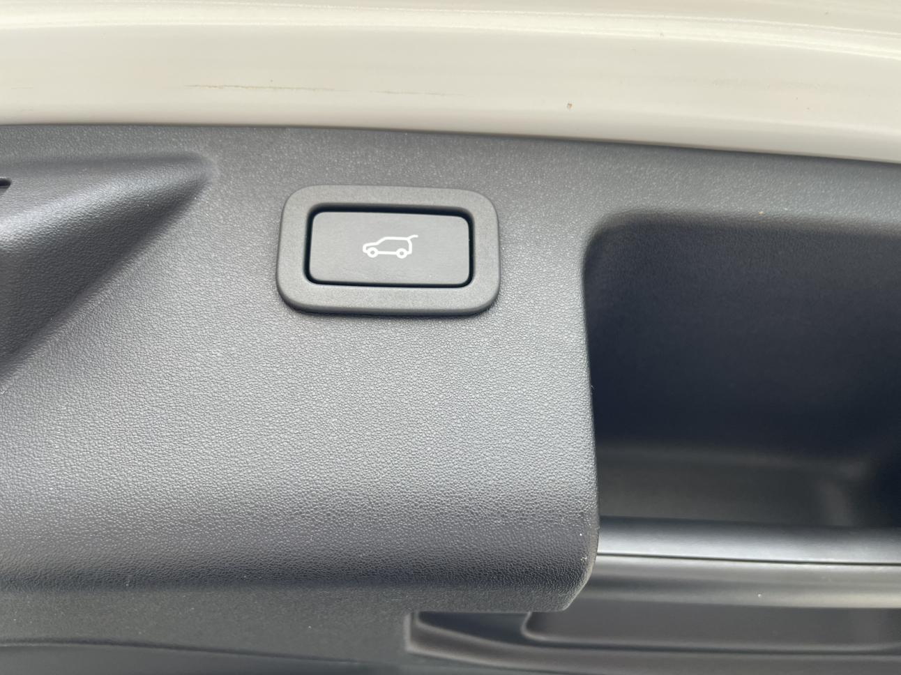Land Rover Discovery Sport 2018 thumb 10
