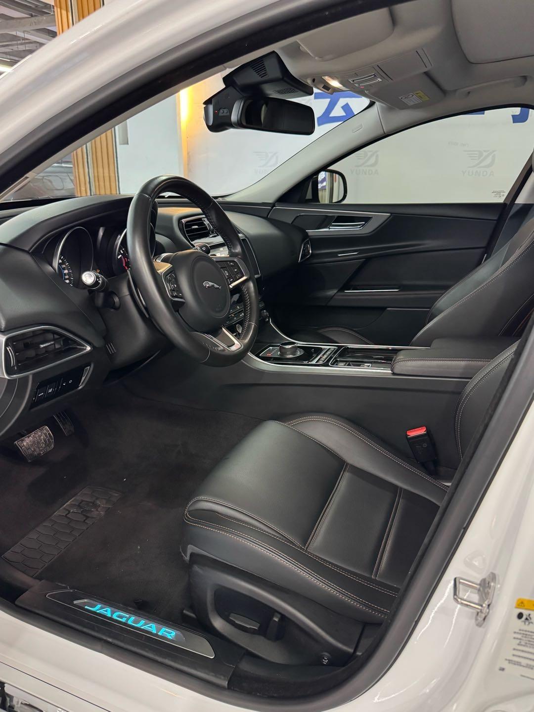 Jaguar XEL 2019 thumb 6