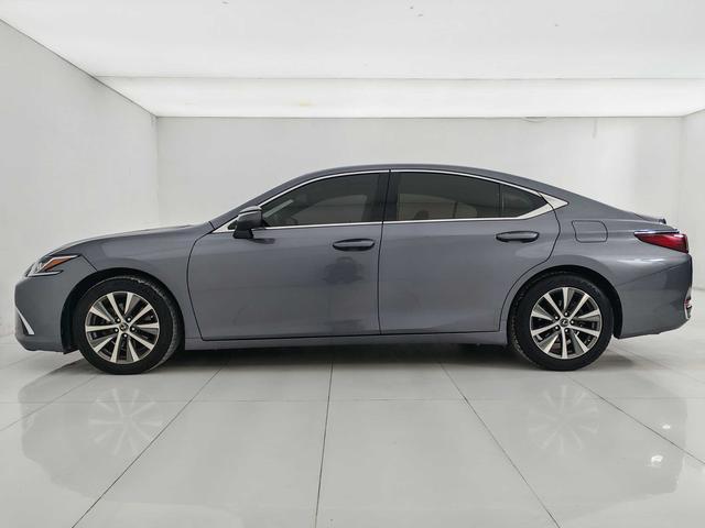 Lexus ES 2018 thumb 2