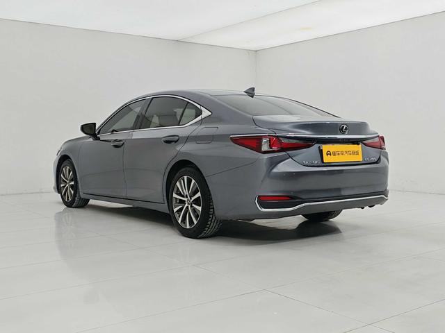 Lexus ES 2018 thumb 3