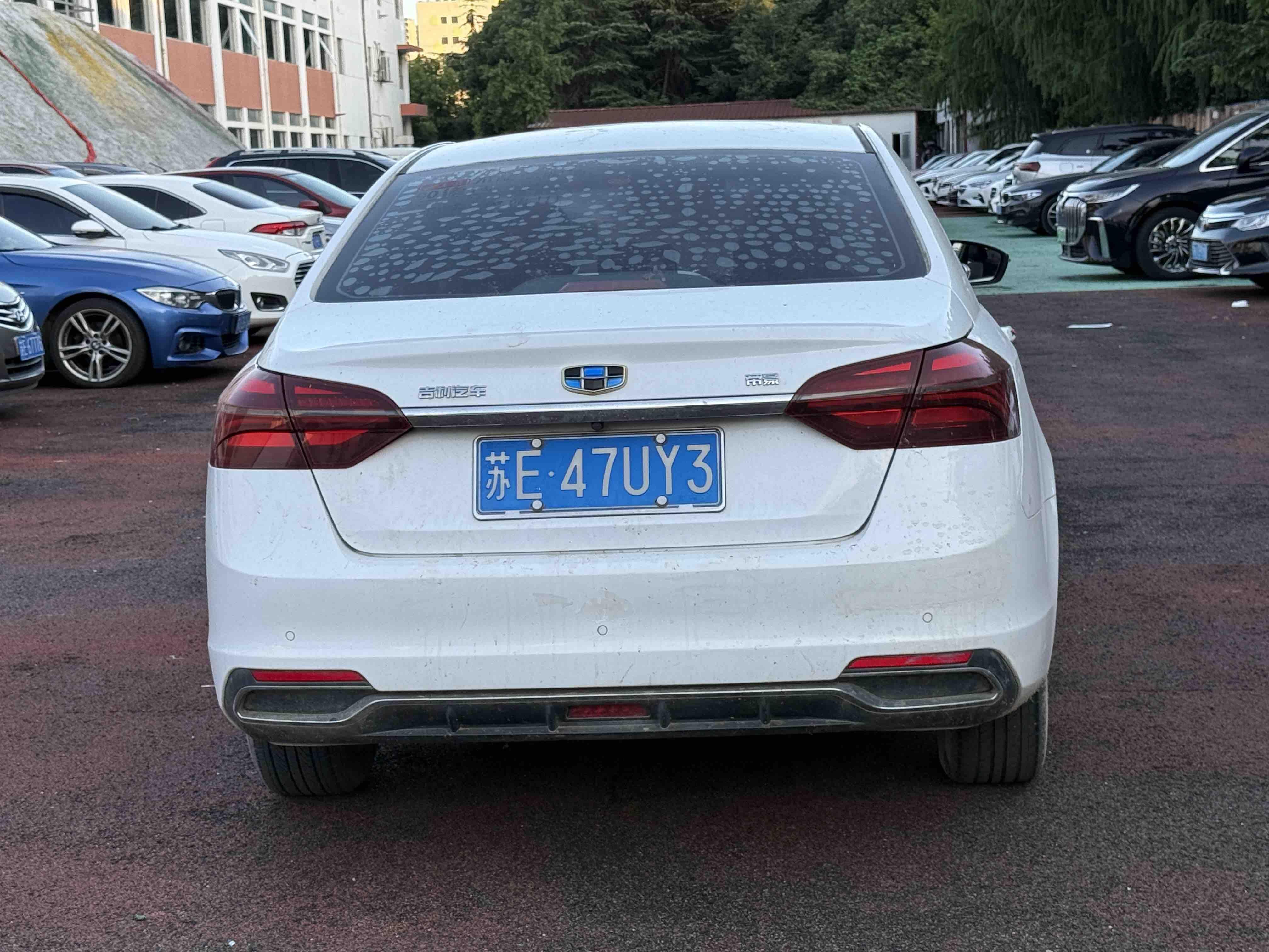 Geely Emgrand 2018 thumb 2