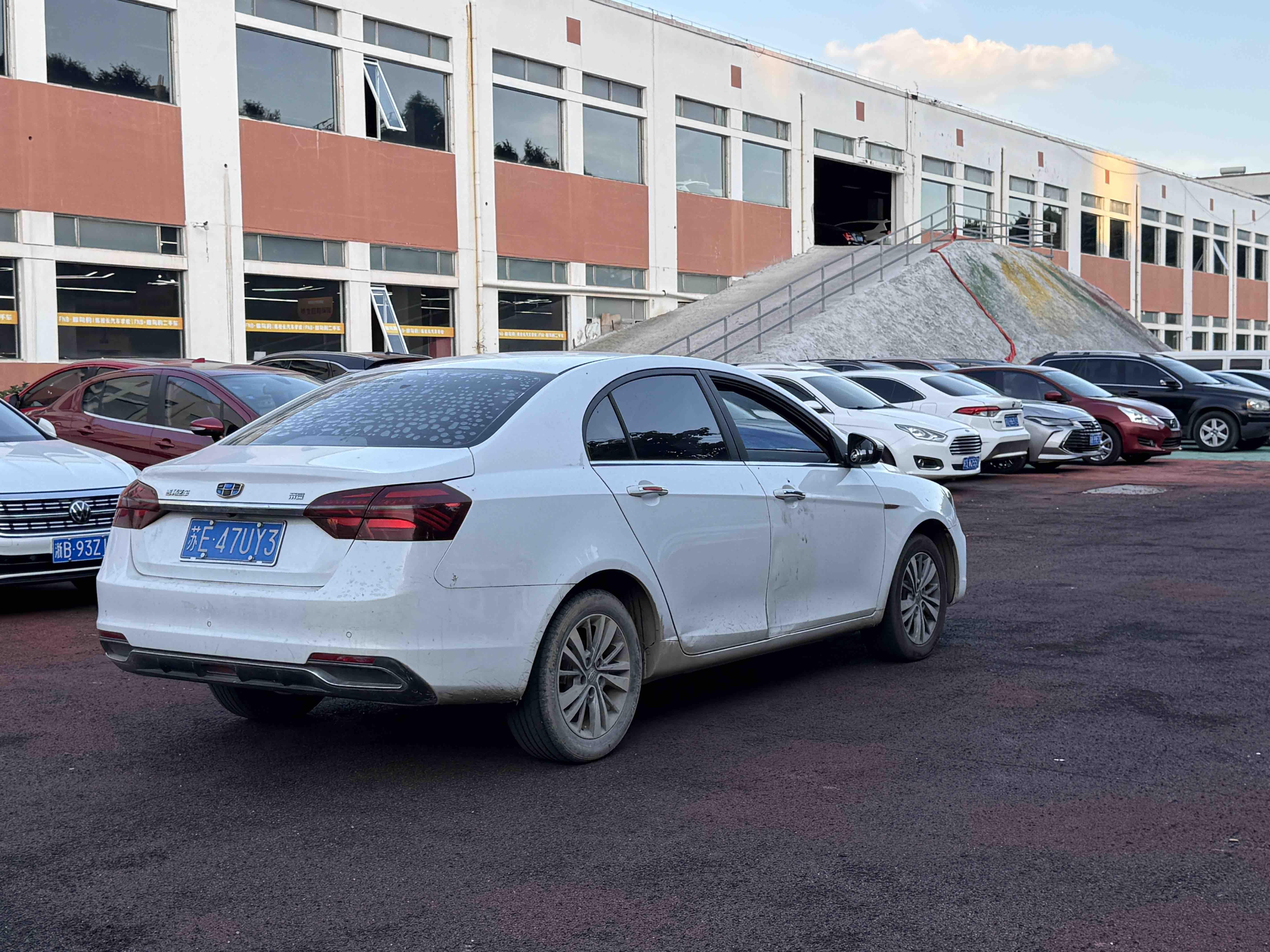 Geely Emgrand 2018 thumb 3