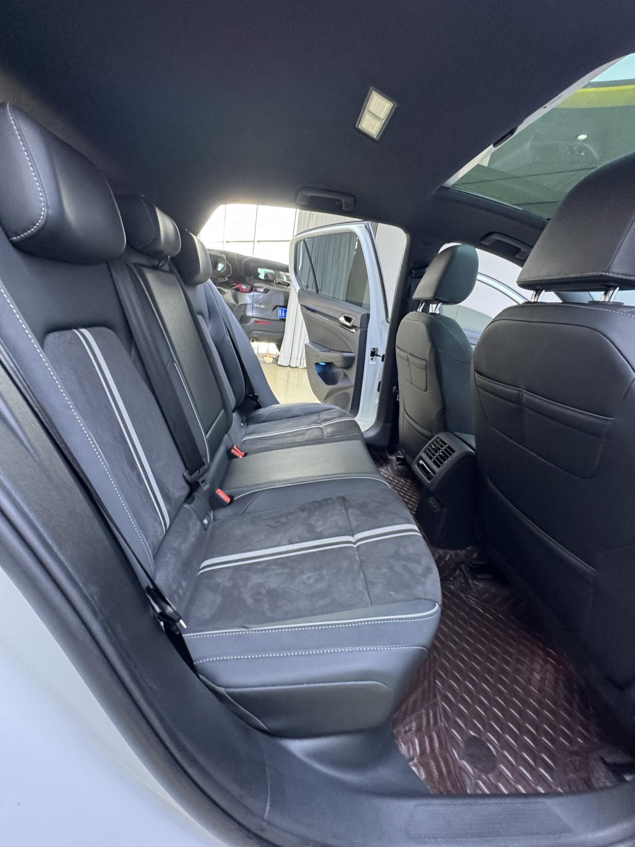 Volkswagen Golf Sportsvan 2023 thumb 8