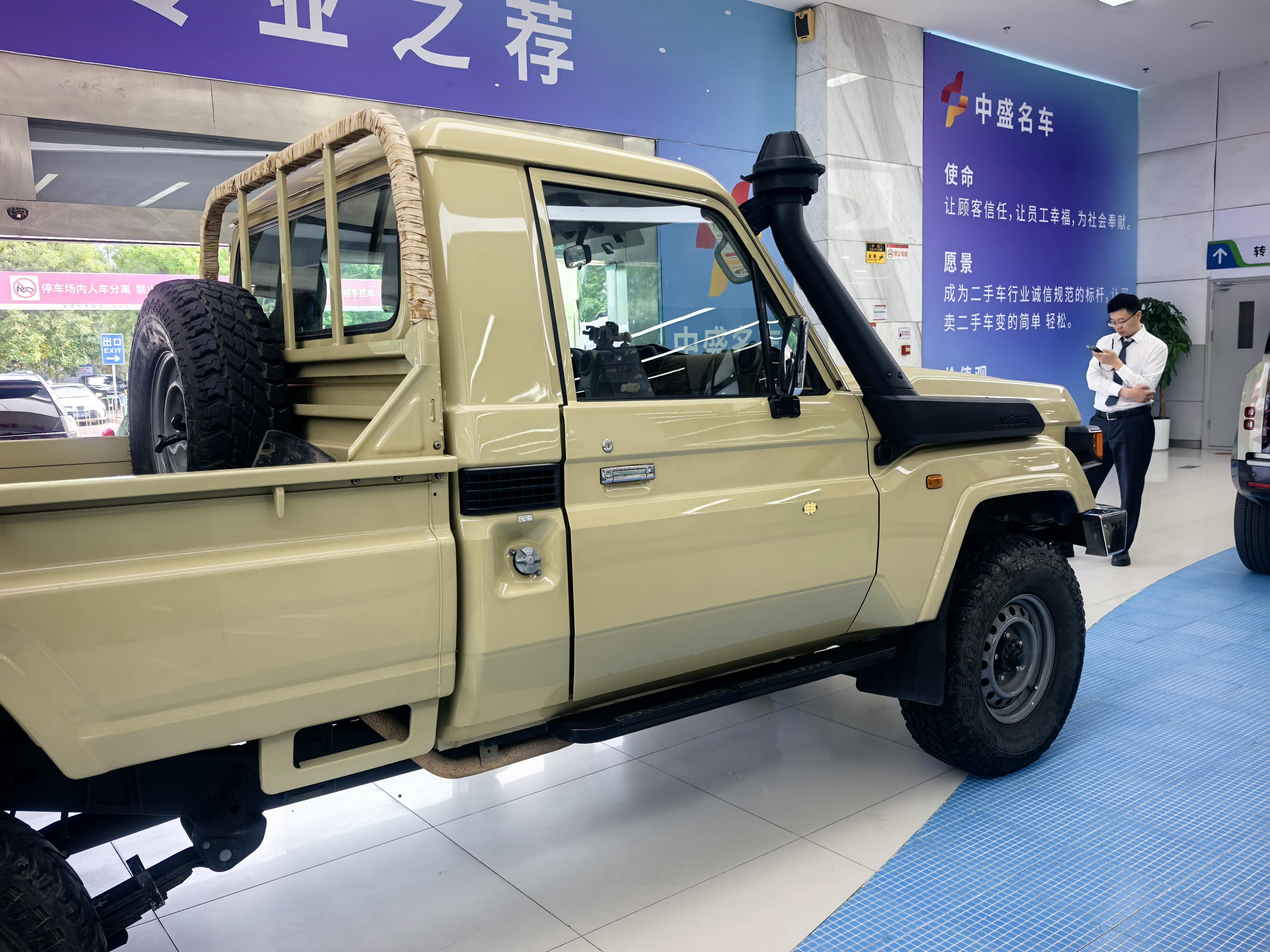Toyota 兰德酷路泽皮卡 2024 thumb 2