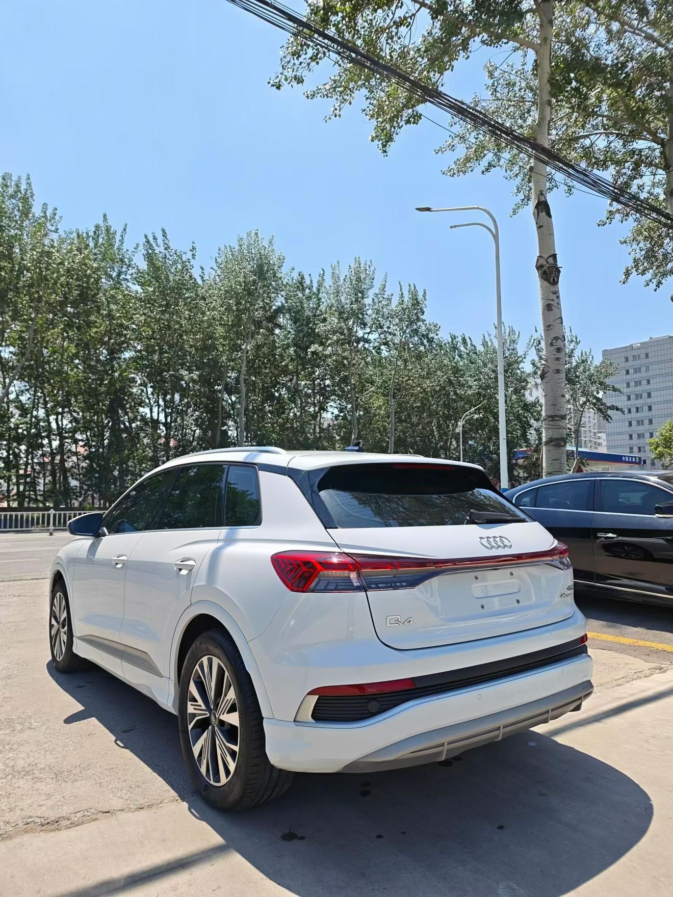 Audi Q4 e-tron 2024 thumb 2