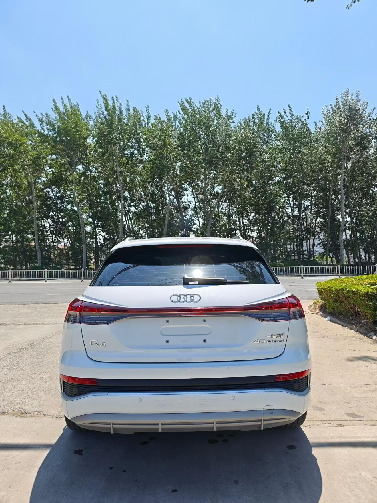 Audi Q4 e-tron 2024 thumb 3