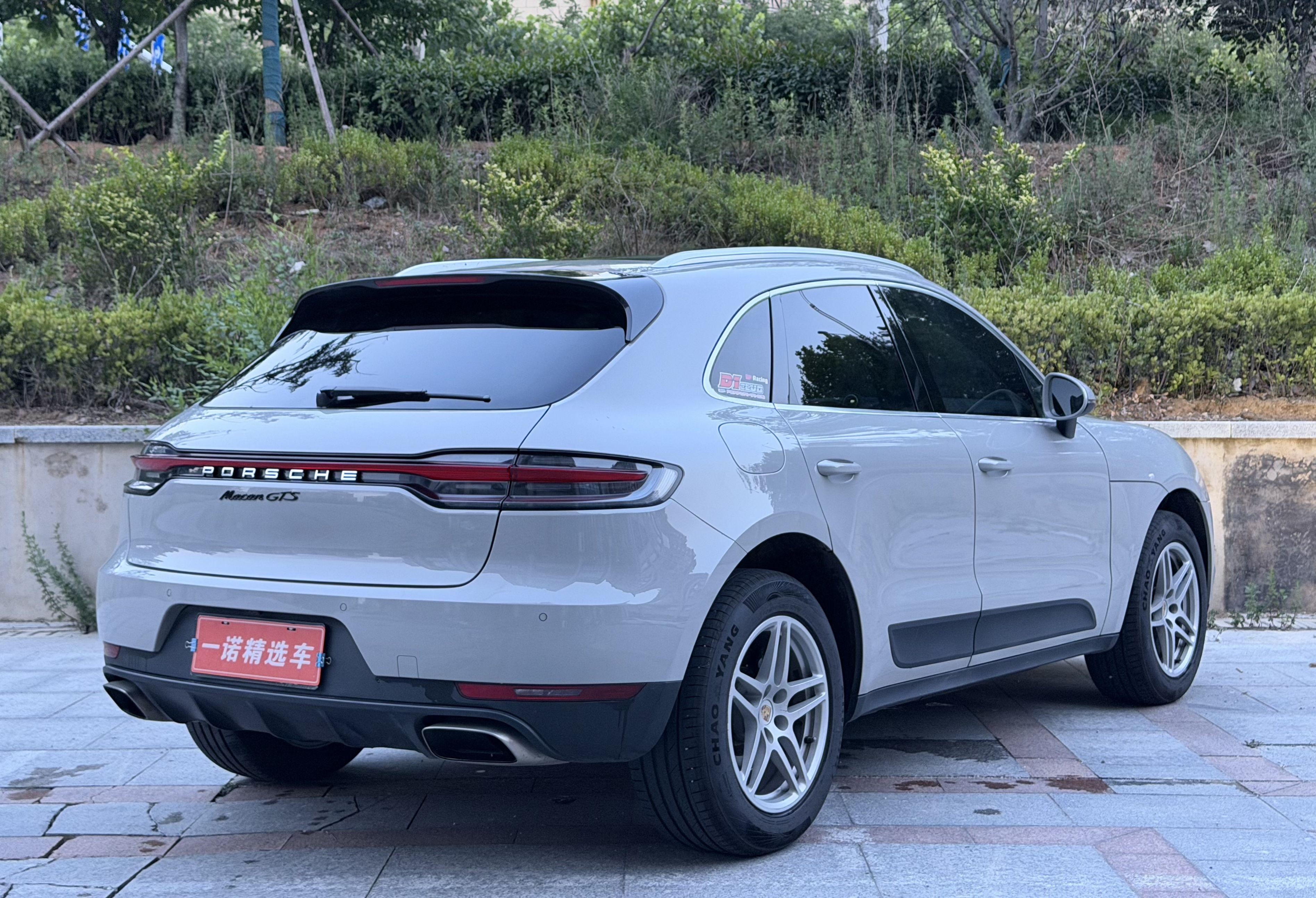 Porsche Macan 2018 thumb 2